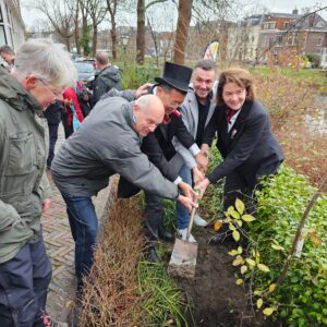 450 Jubileum-bomen - de eerste boom is de grond in!