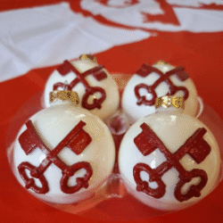 Kerstballen met Leidse sleutels – wit