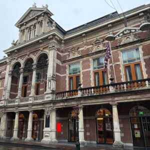 3 October Vereeniging schrijft ontwerpwedstrijd uit voor plaquette aan gevel Stadsgehoorzaal Leiden 